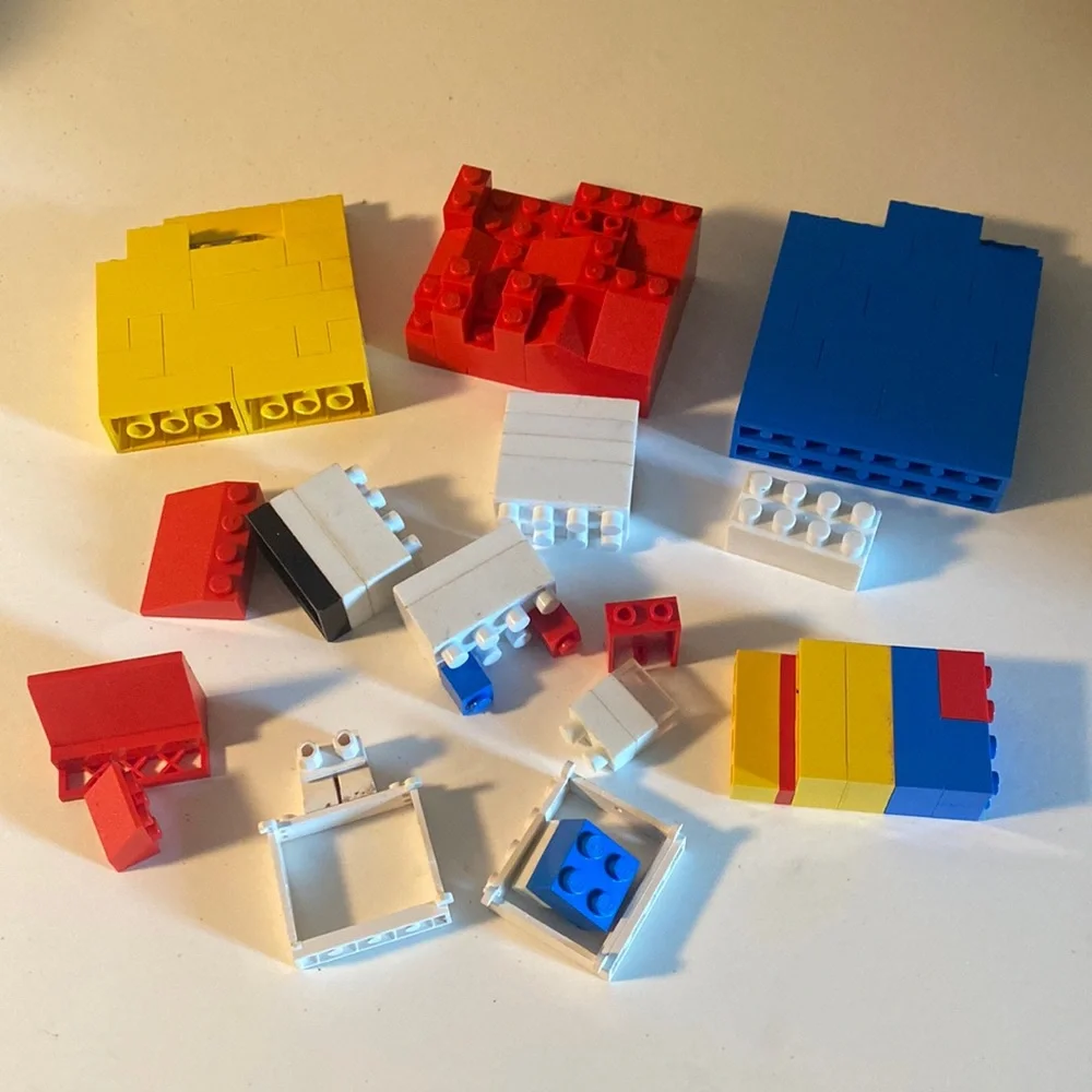 Legos. Vintage. Good Condition. - Picture 5 of 6